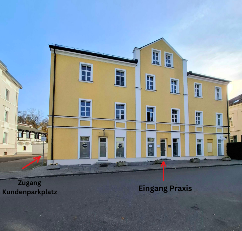 Praxis Tatiana Fischer - Heilpraktikerin für Psychotherapie - Aussenbild - Eingang + Parkplatz